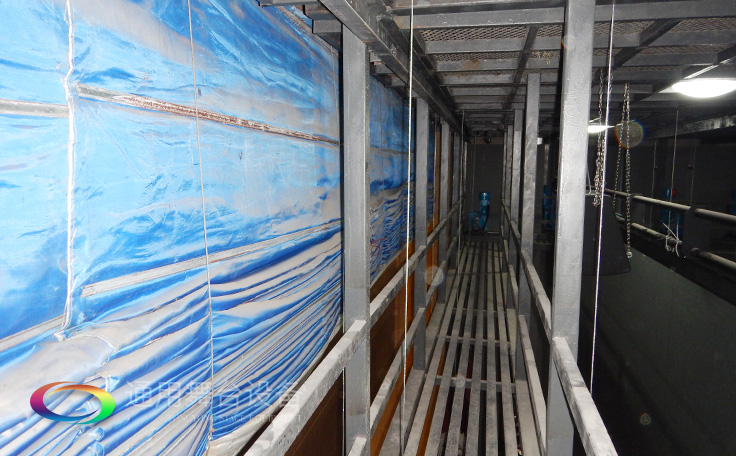 設置在舞臺上空，以金屬排架懸掛燈具的設備——燈光吊架Side lighting ladder通用舞臺阻燃幕布